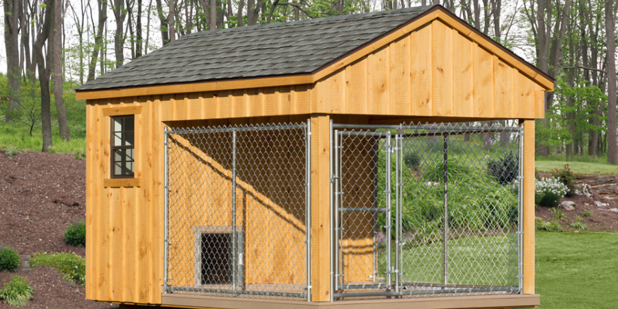 Wood kennel with run