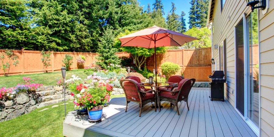 Blog_Backyard Deck and Furniture_900x450