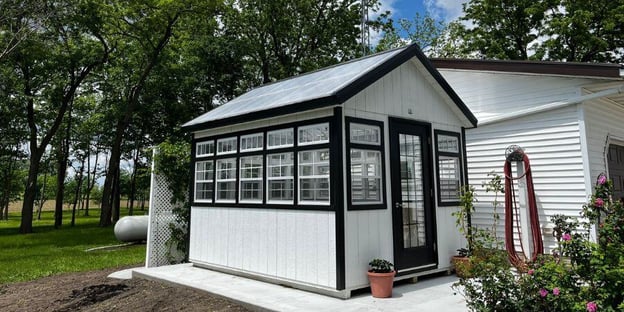 Blog_Backyard Greenhouse Design_900x450