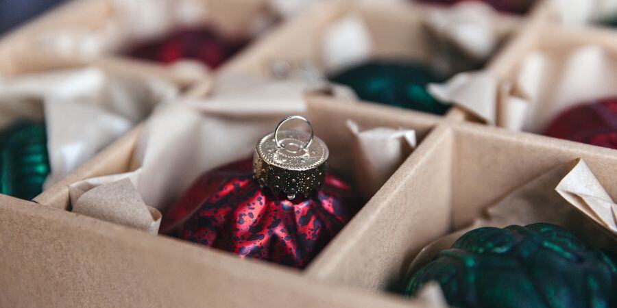 Blog_Christmas Ornaments in Box_900x450