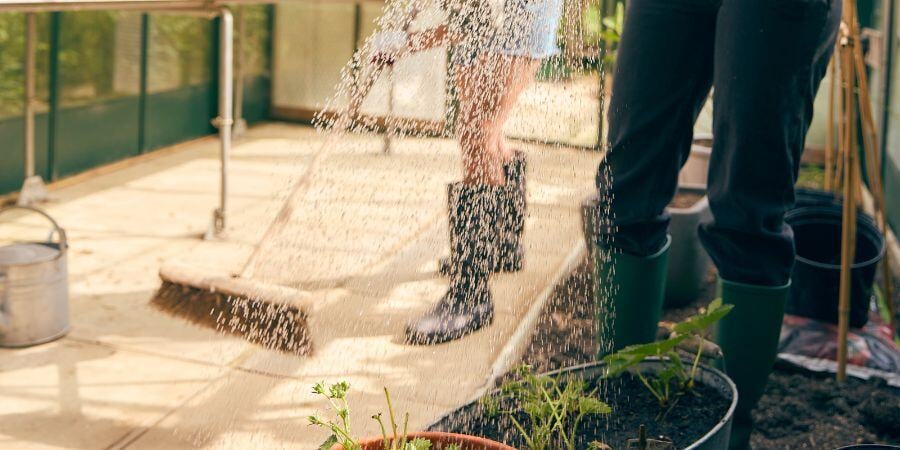 Blog_CleaningGreenhouse_900x450