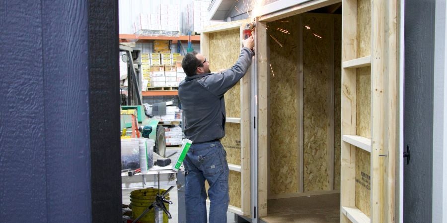 Blog_Dakota Storage Buildings Workers_900x450