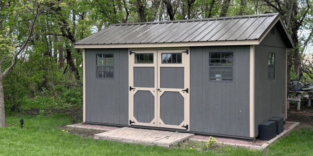 Blog_GrayShedWithCreamTrim_900x450