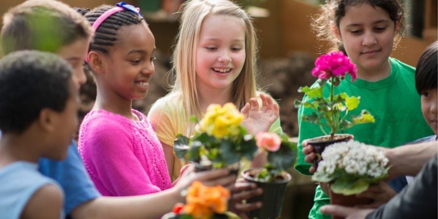 Blog_KidsHoldingFlowersInGreenhouse_900x450