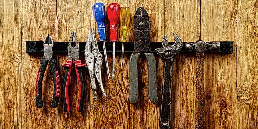 Blog_Magnetic Strip for Tool Storage_900x450