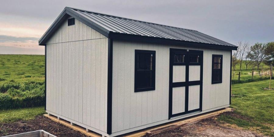 Blog_WhiteManCaveShedWithBlackTrim_900x450