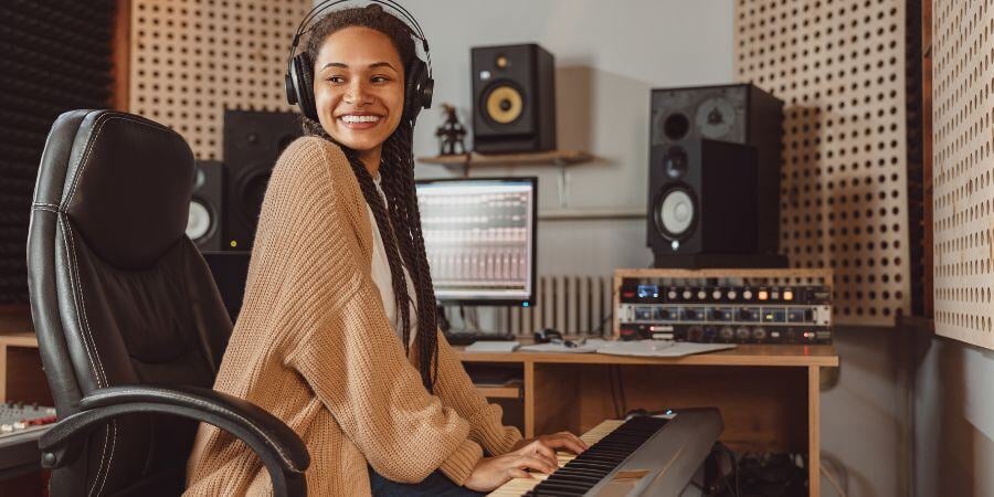 Blog_Woman in a Home Music Studio_900x450
