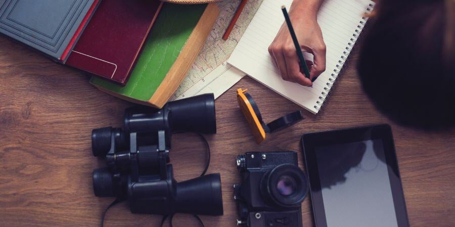 Blog_WomanPlanningTrip_900x450