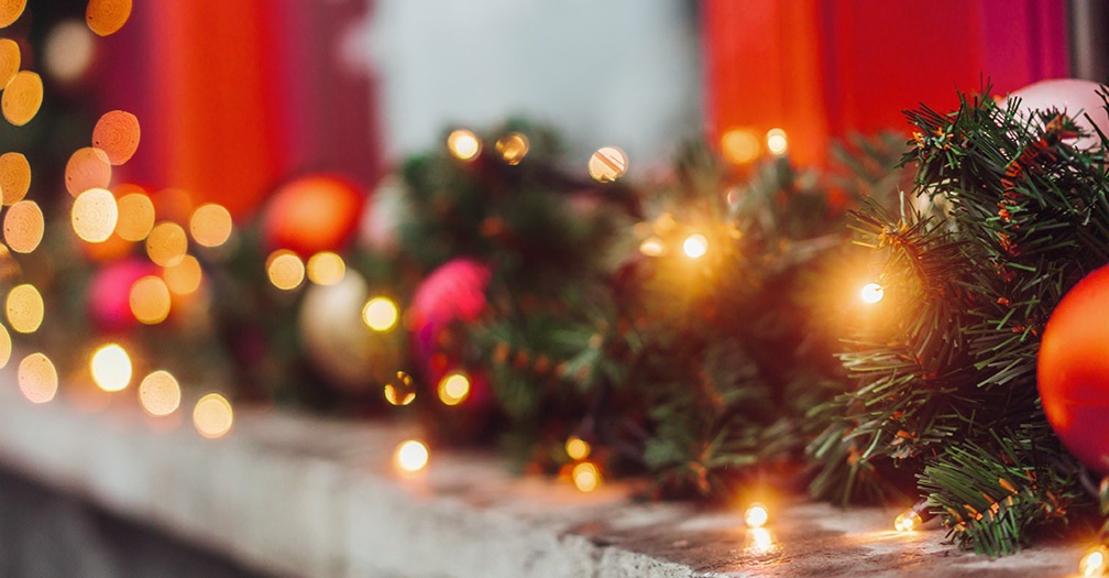 Ideas For Decorating Your Garage This Christmas